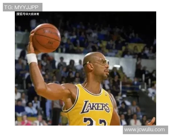 卡里姆阿卜杜尔贾巴尔与勒布朗詹姆斯时代对比分析与篮球影响力探讨