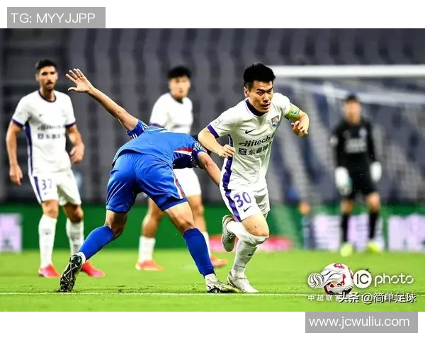 中国节目独家采访足球明星揭示职业生涯背后的故事与心路历程