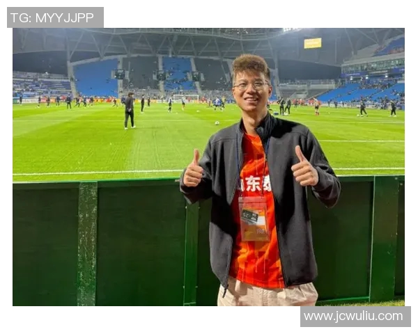 足球明星化身路人意外被认出引发粉丝疯狂围观的趣事 足球明星化身路人意外被认出引发粉丝疯狂围观的趣事